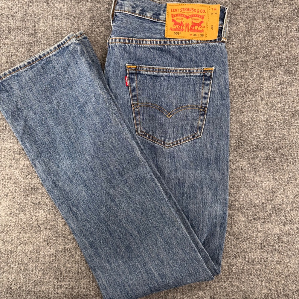 Levi's 501 Jeans Men 34x36 Button Fly Straight Leg Cotton Denim Blue Medium Wash